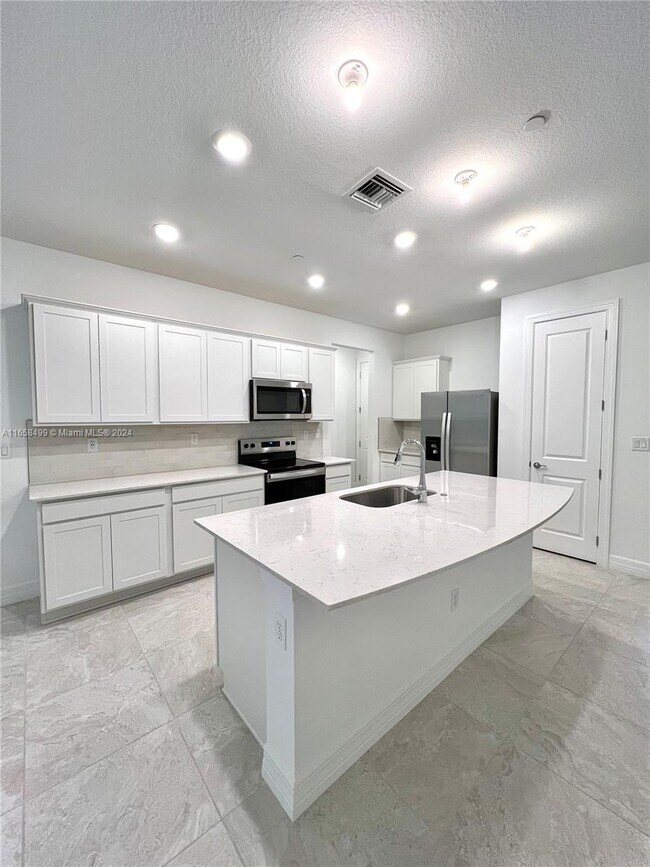Building Photo - 130 S University Dr