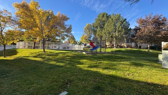 Foto del edificio - 3 Bedroom 2.5 Bath in West Jordan!