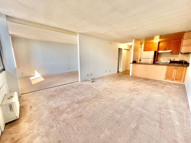 Building Photo - Kukui Plaza - Ewa Tower -1 bedroom, 1 bath...