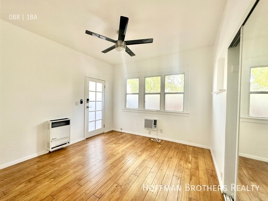 Primary Photo - 858 N La Fayette Park Pl