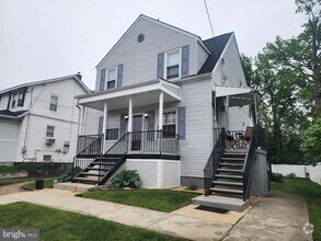 Building Photo - 124 8th Ave