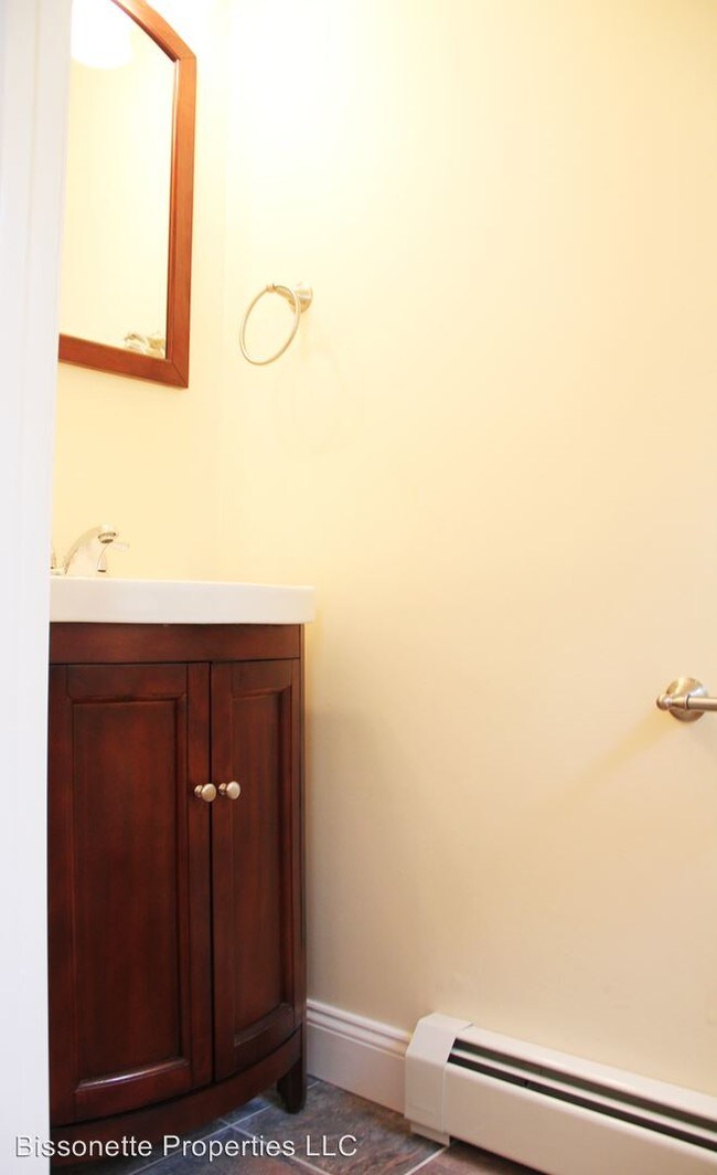 Foto del edificio - 3 br, 1.5 bath Apartment - 20 Luck St