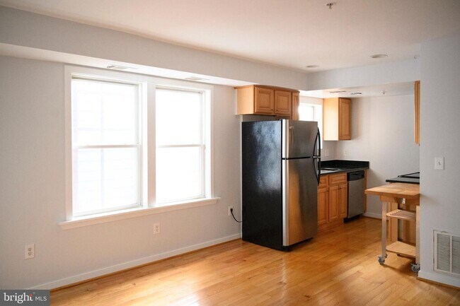 Building Photo - 608 Jefferson St NW