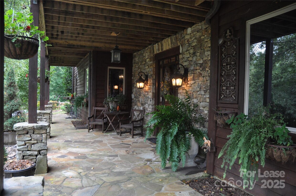 Foto principal - 196 Ridge Rd