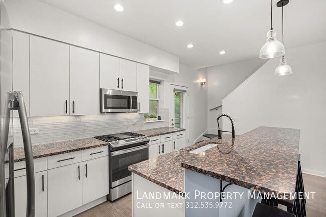 Building Photo - 838 E 45th St