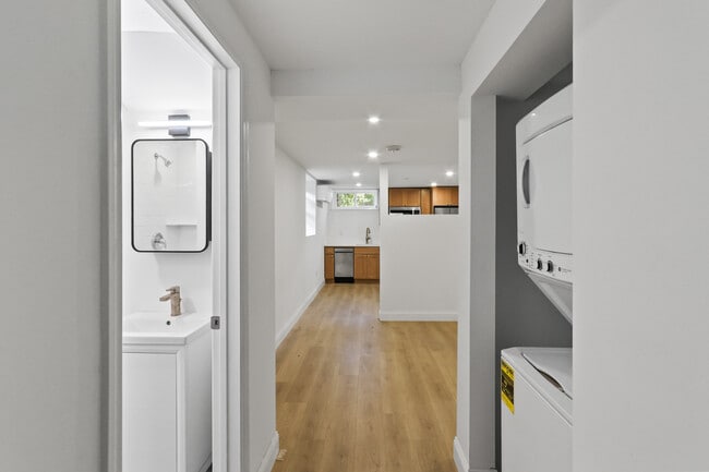 Building Photo - 261 Bradley St