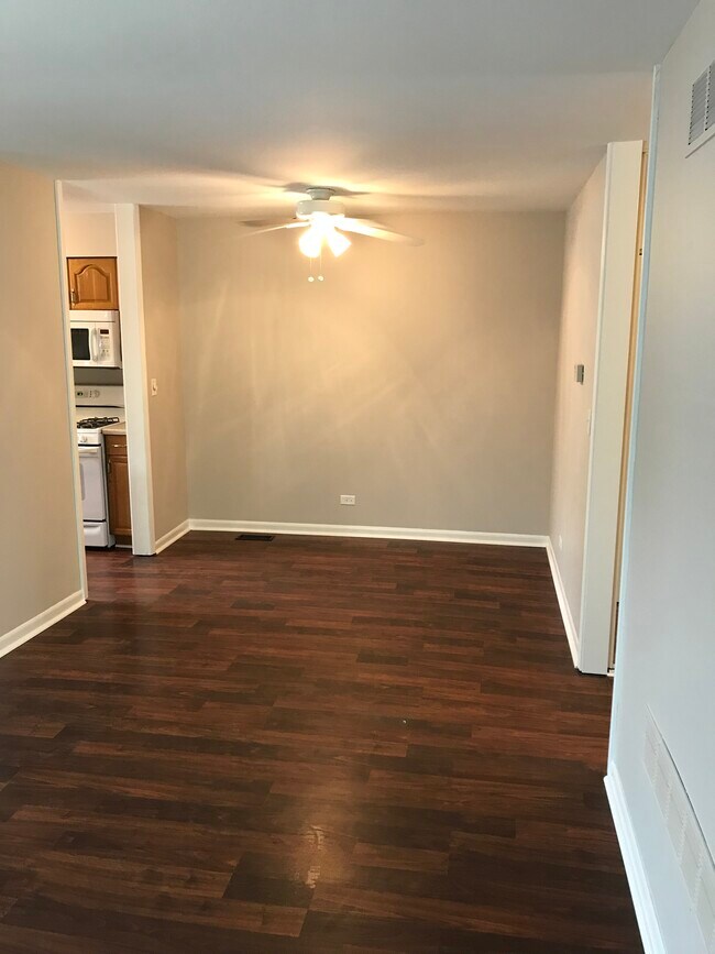 Building Photo - 29W558 Winchester Cir N