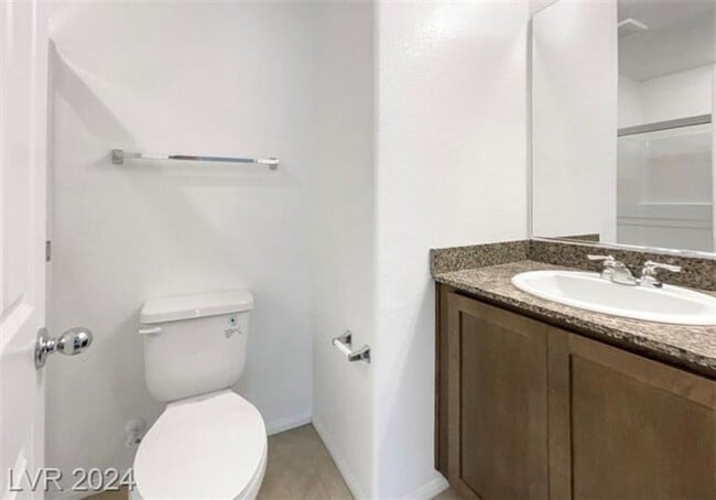 Building Photo - Your Dream Townhome Awaits!