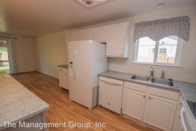 Foto del edificio - 3 br, 2 bath House - 602 SW 24th Avenue