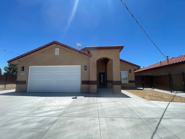 Building Photo - 17515 Live Oak St