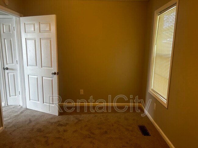 Foto del edificio - 8 Channing Loop