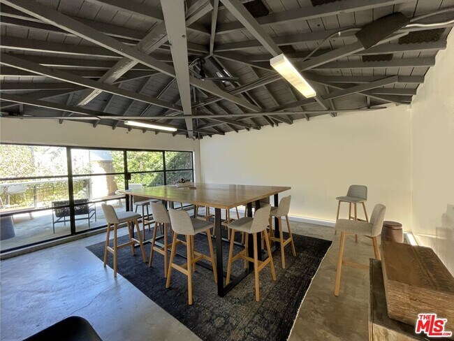 Foto del edificio - 2422 Abbot Kinney Blvd