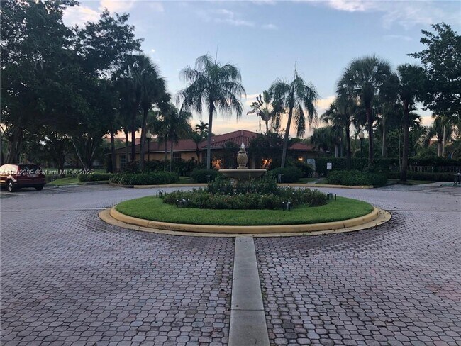 Foto del edificio - 10717 Cleary Blvd