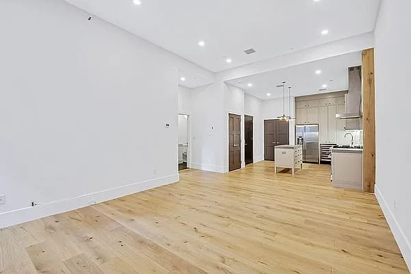 Building Photo - 45 White St