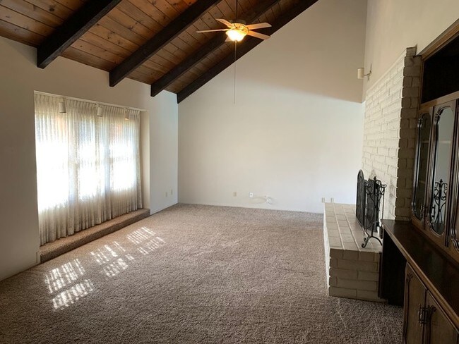 Foto del edificio - Charming Home for rent in Beverly Glen!