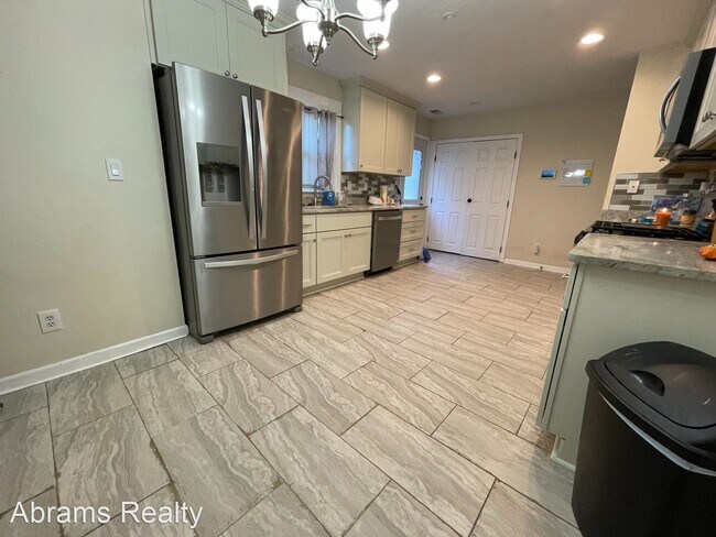 Foto del edificio - 3 br, 2 bath House - 7429 Evelyn T. Butts Ave