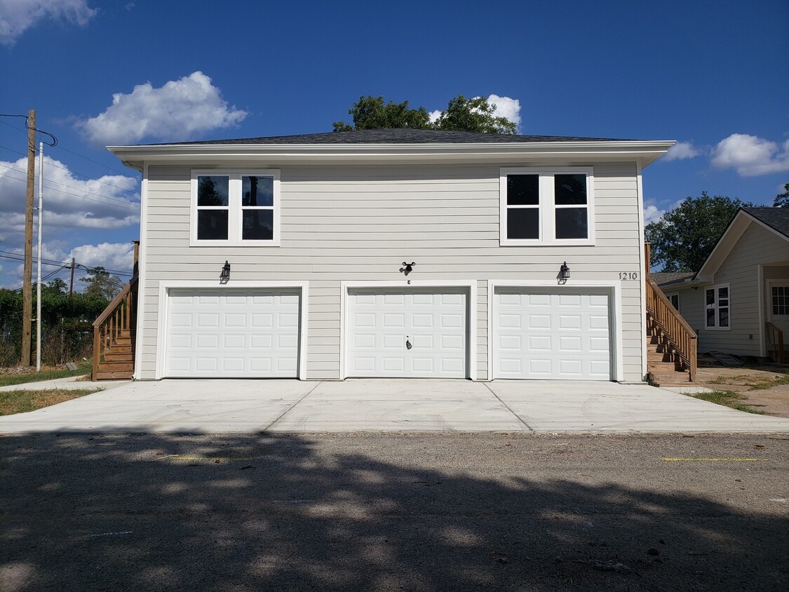 1210 Lester St, Conroe, TX 77301 Townhome Rentals in Conroe TX