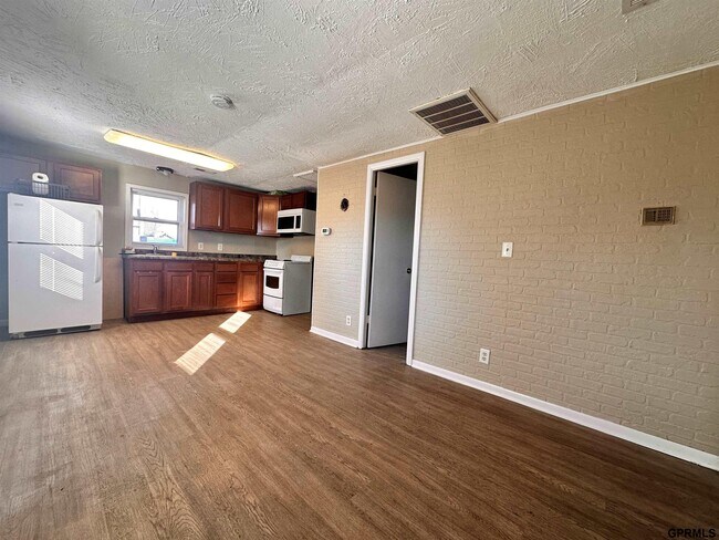 Building Photo - 2612 Van Buren St