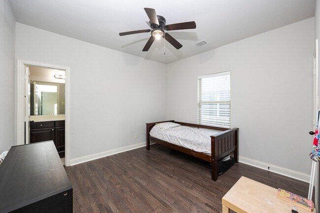 Foto del edificio - 5579 Lightfoot Ln