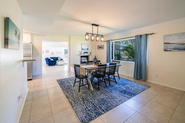 Building Photo - 4464 E Riverside Dr