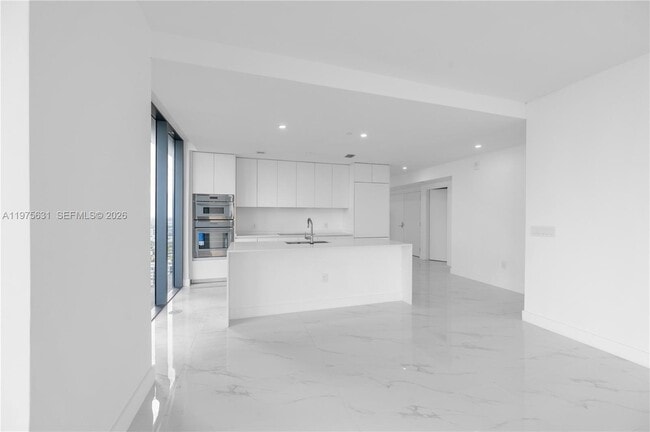 Foto del edificio - 700 NE 24th St