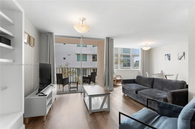 Foto del edificio - 9440 W Bay Harbor Dr