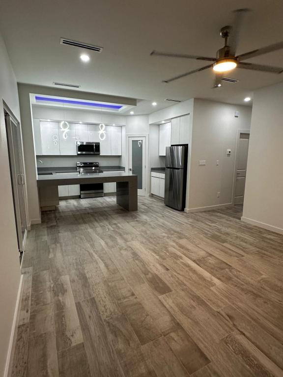 Foto del edificio - 310 E Rogers Rd, unit 2