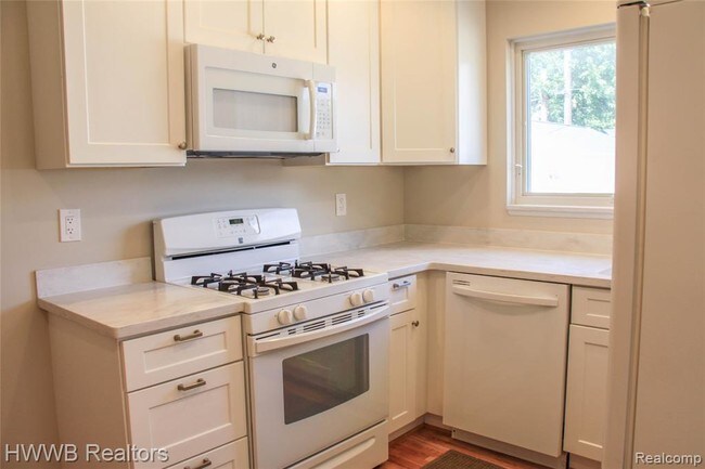 Foto del edificio - 1693 Haynes St