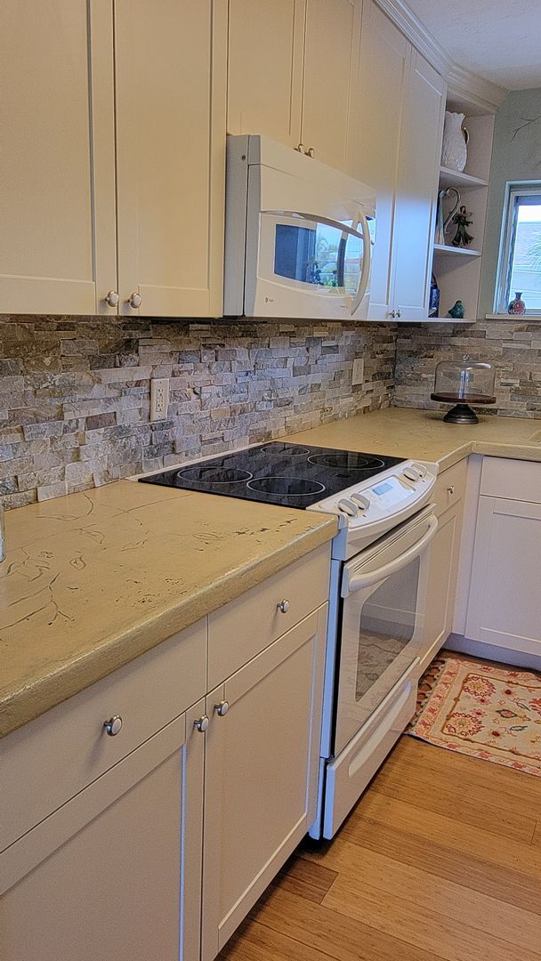 Foto del edificio - Annual Turnkey furnished renovated 1/1 dow...