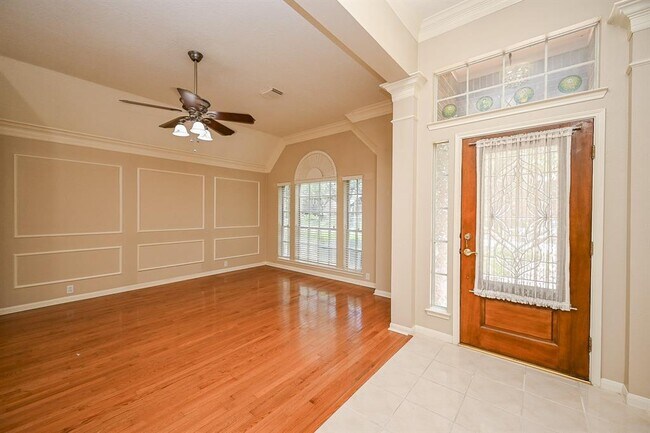 Foto del edificio - 1335 Remington Crest Dr