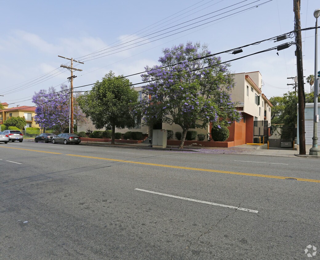 Foto del edificio - 3945 W 8th St