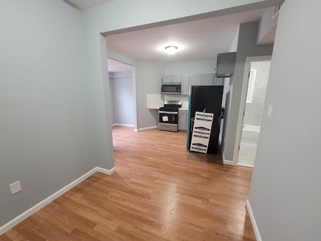 Kitchen - 1043 Grove St