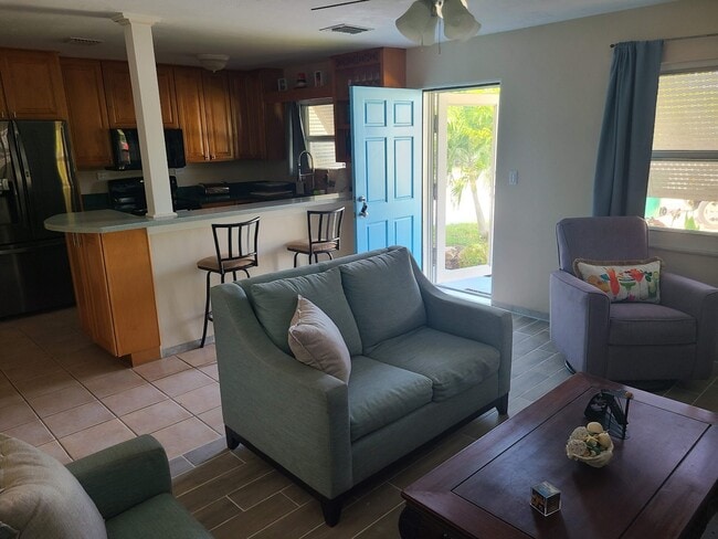 Building Photo - 1735 Bahama Dr