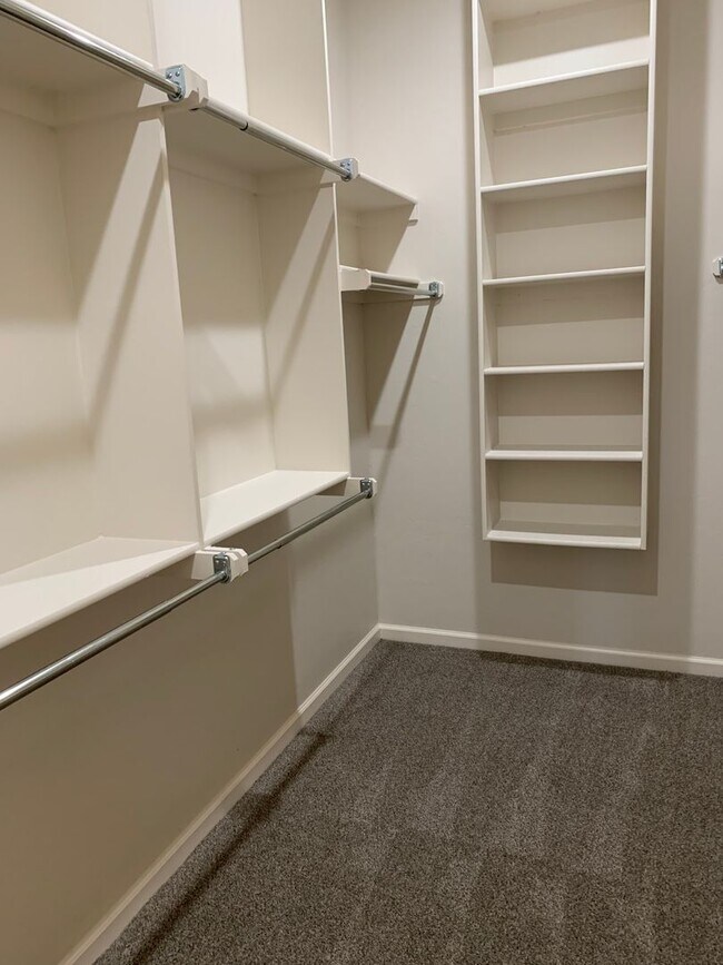 Foto del edificio - 3 bedroom, 2.5 bathroom, 2 car garage Gate...
