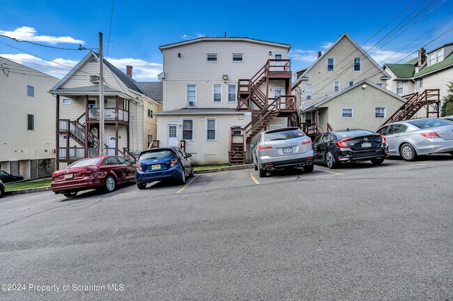 Foto del edificio - 416 N Webster Ave