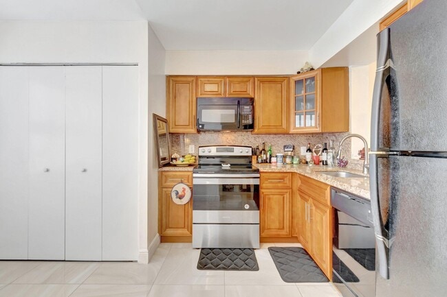 Building Photo - 14723 Cumberland Dr