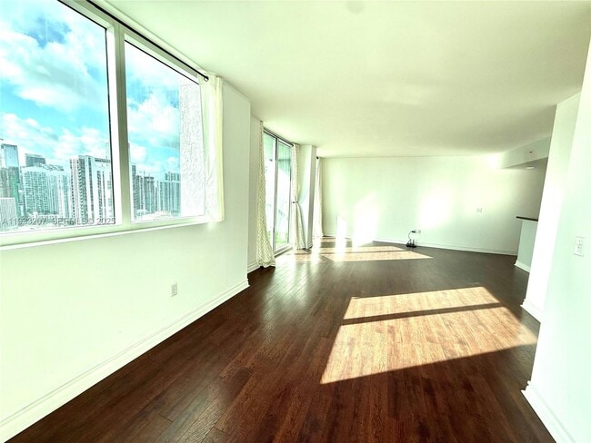 Foto del edificio - 253 NE 2nd St