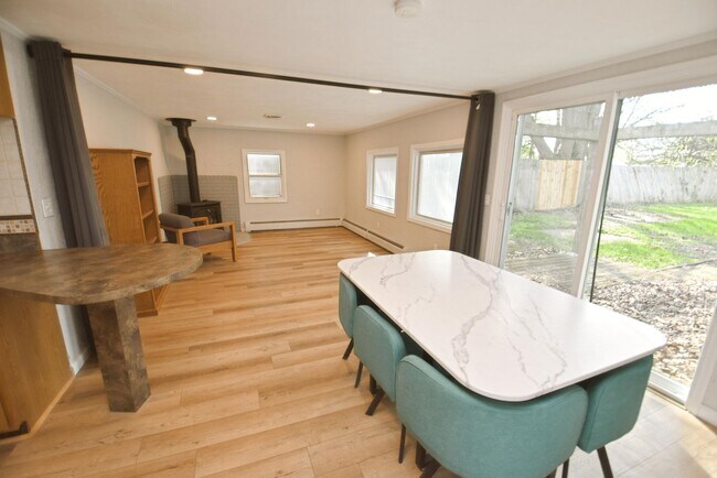Foto del edificio - 3 bedroom 2 bath ranch style home in South Bend IN