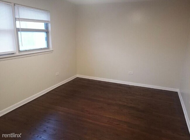 Foto del edificio - 8213 S Exchange Ave
