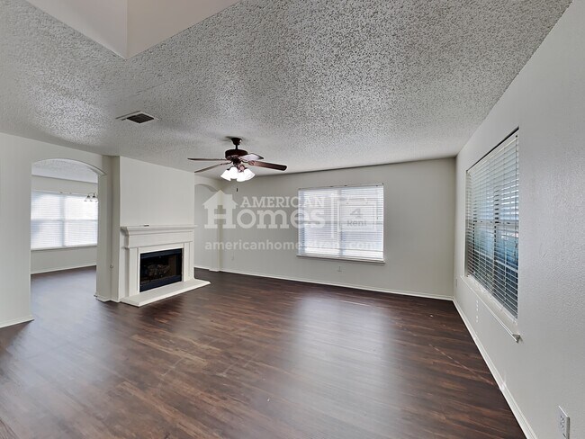 Foto del edificio - 716 Raven Drive