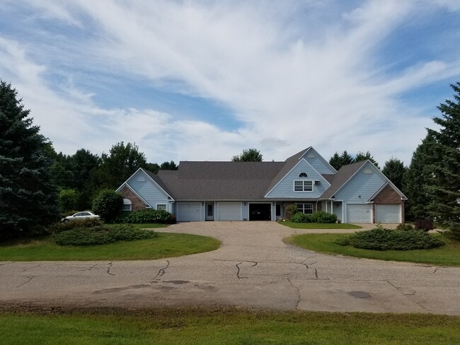 Building Photo - 3308 Echo Dells Ave