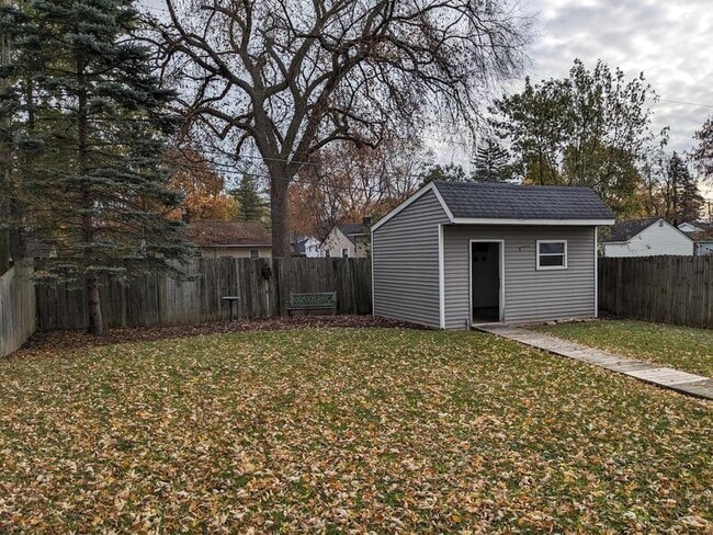 Building Photo - 408 N Harris St