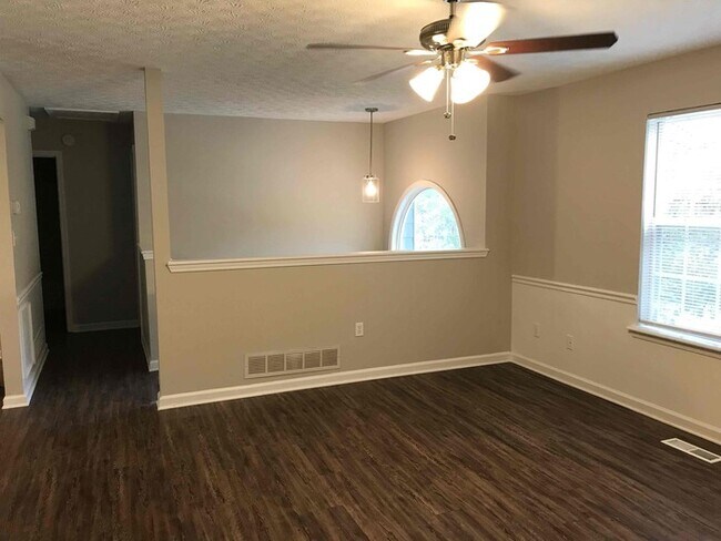 Building Photo - 147 Shadow Wood Dr
