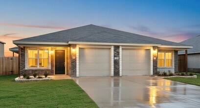 Building Photo - 3105 Ochiltree Dr