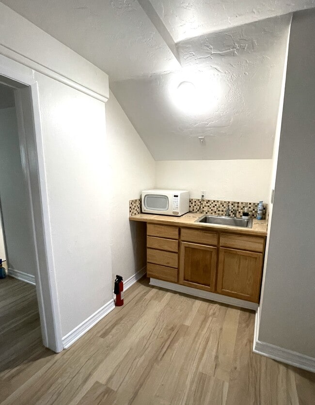 Kitchenette - 1530 Hermosa Ave