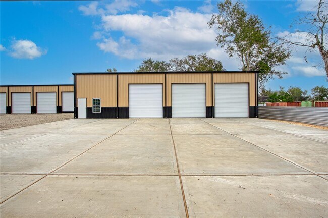 Building Photo - 13051 Pleasant Valley Dr