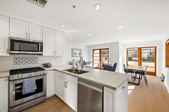 Building Photo - 416 Avenida Santa Barbara