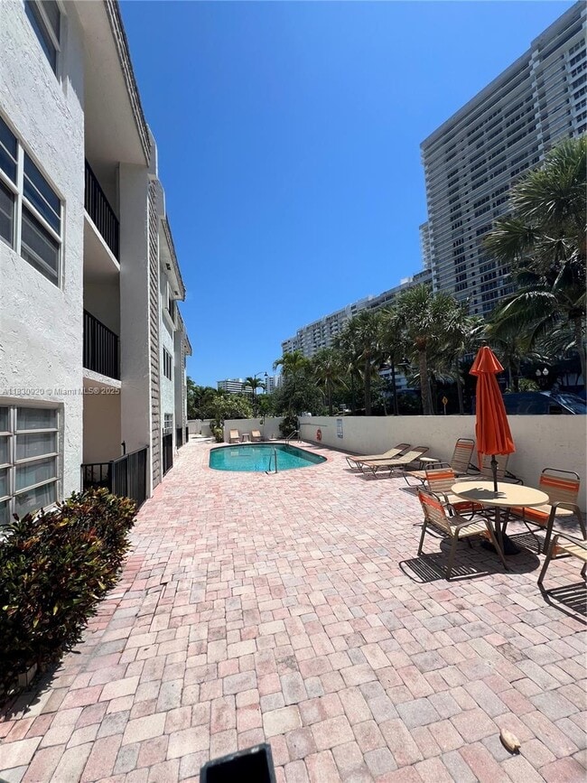 Building Photo - 4143 N Ocean Blvd
