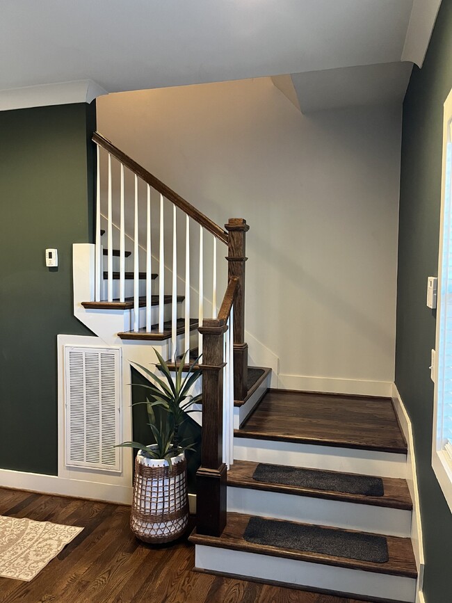 Foto del edificio - "Discover Your Dream Home: Spacious 4-Bedroom Oasis with 3 Full Baths in Vibrant Nashville!"