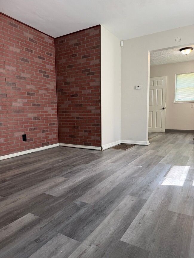 Building Photo - 1563 Gault St